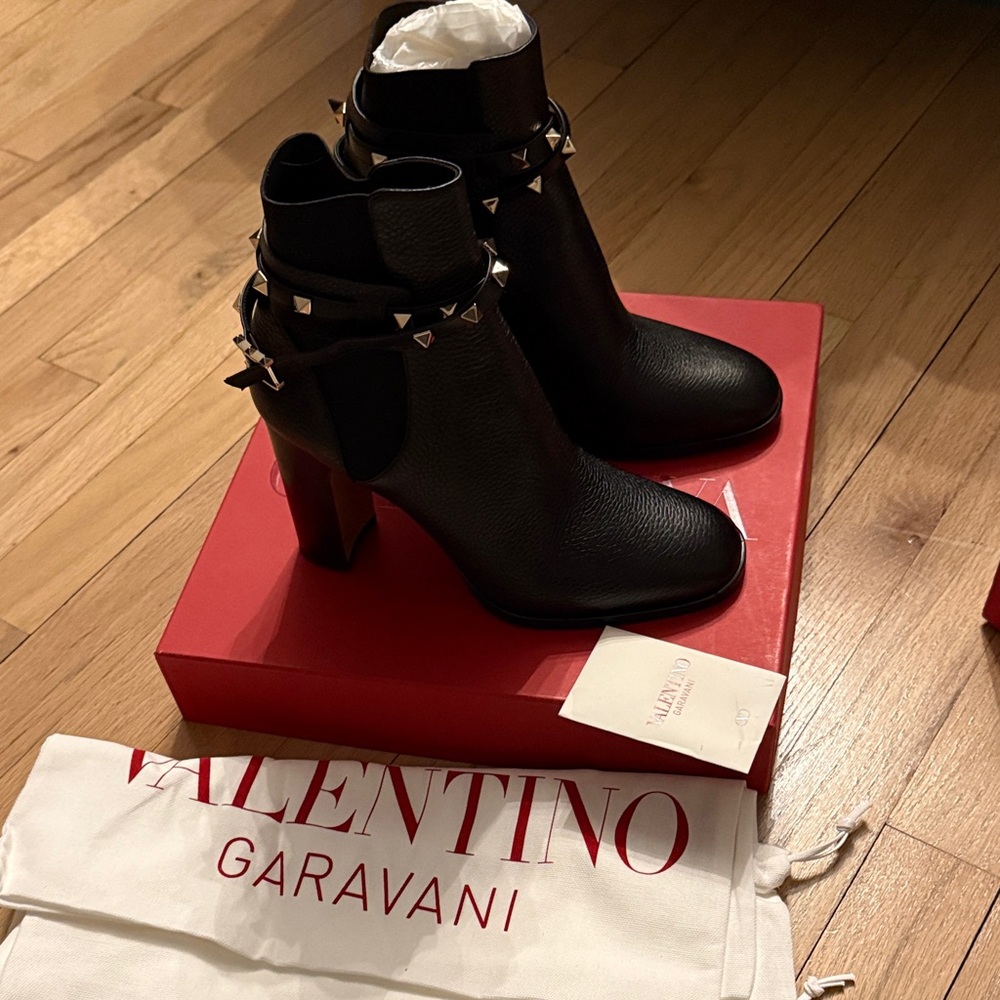 Valentino Garavani Black Pebble Leather Ankle Boots with Silver Studs - Picture 2 of 5